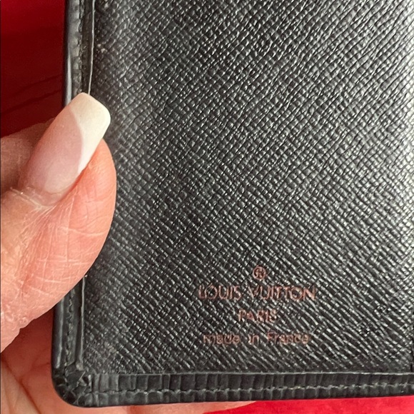 Louis Vuitton Textured Black Wallet - Picture 3 of 6
